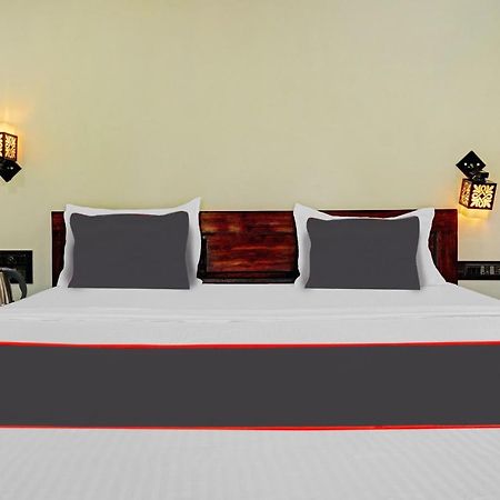 Collection O Shovi Beach View Resort 알리바그 외부 사진