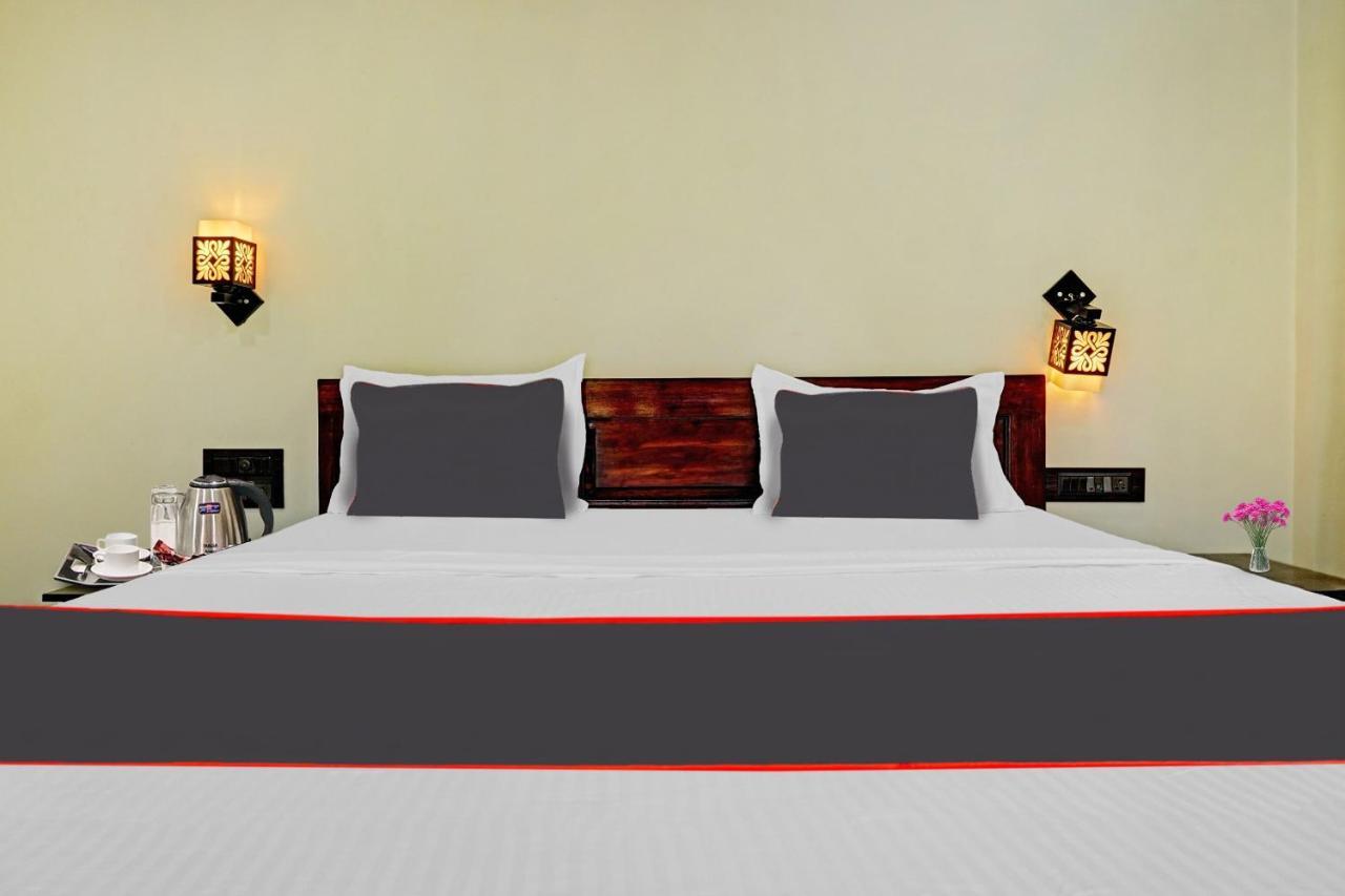 Collection O Shovi Beach View Resort 알리바그 외부 사진