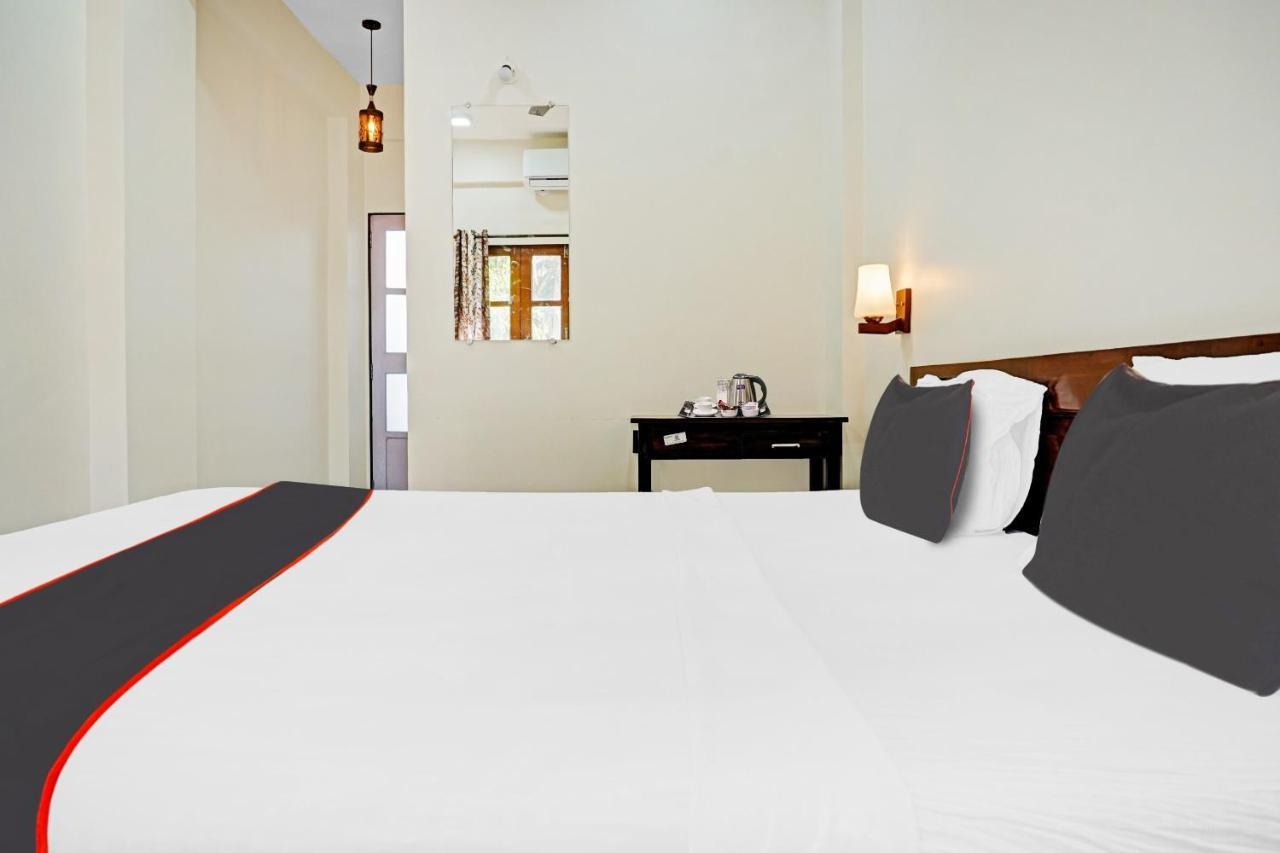 Collection O Shovi Beach View Resort 알리바그 외부 사진