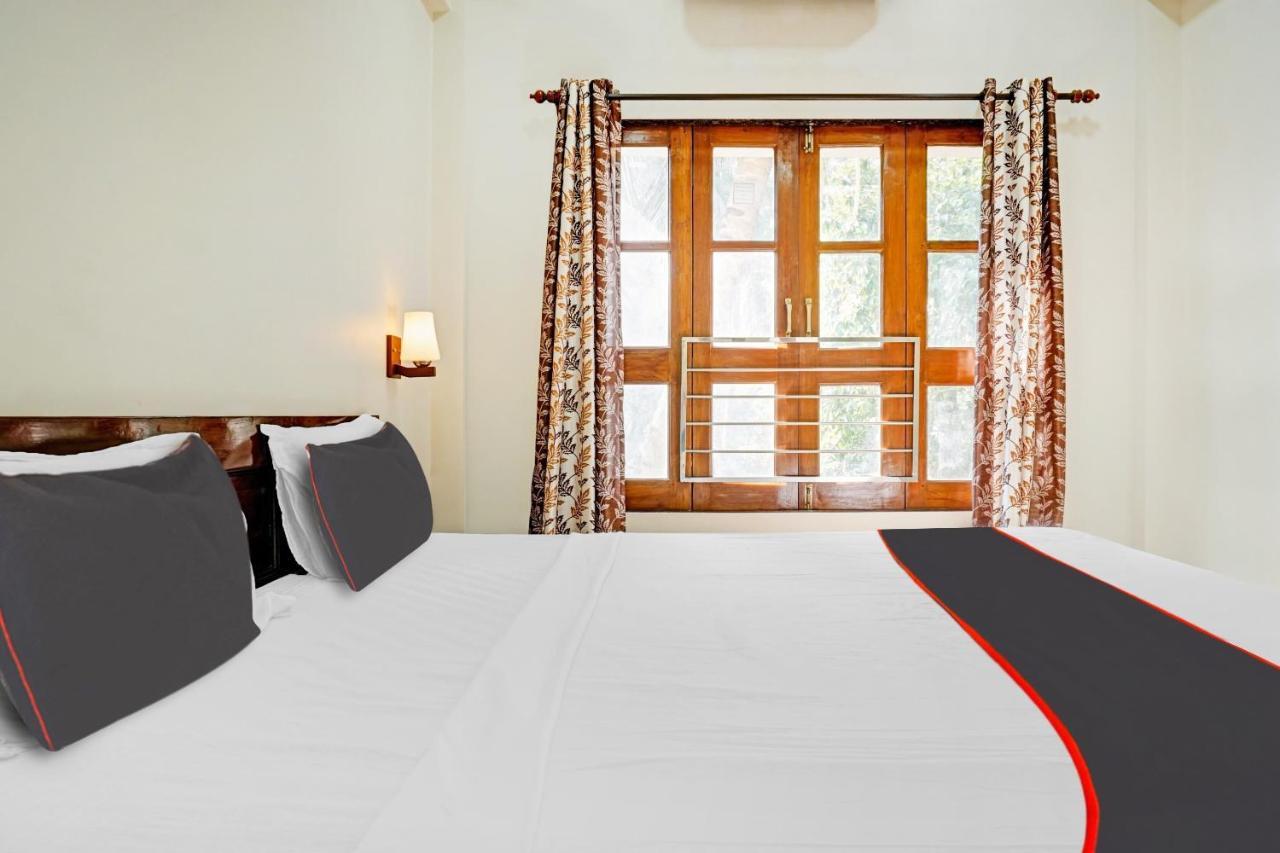 Collection O Shovi Beach View Resort 알리바그 외부 사진